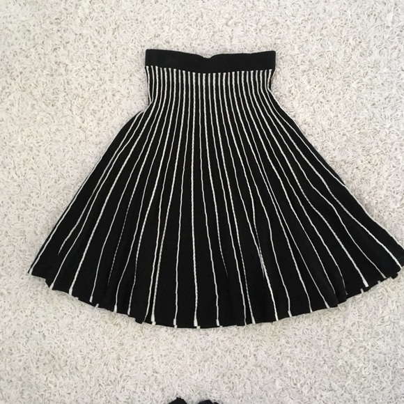 NECESSARY OBJECTS Fun and Flirty Skirt - Size S - Picture 5 of 7